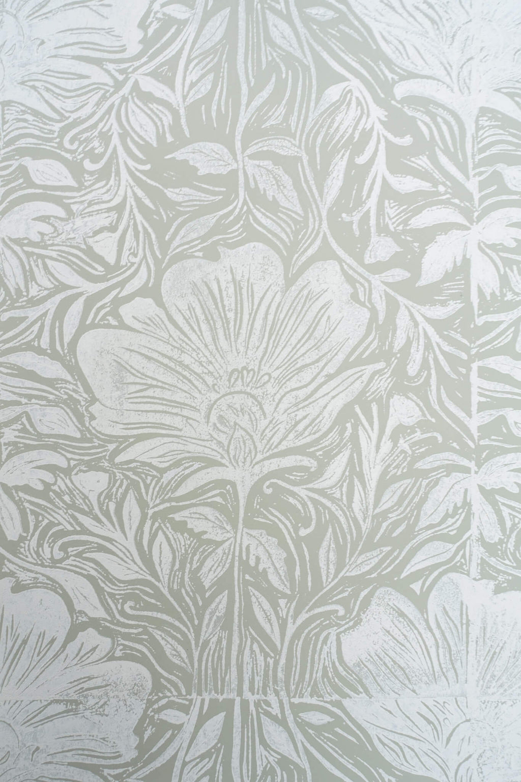 Floral wallpaper pattern in French grey