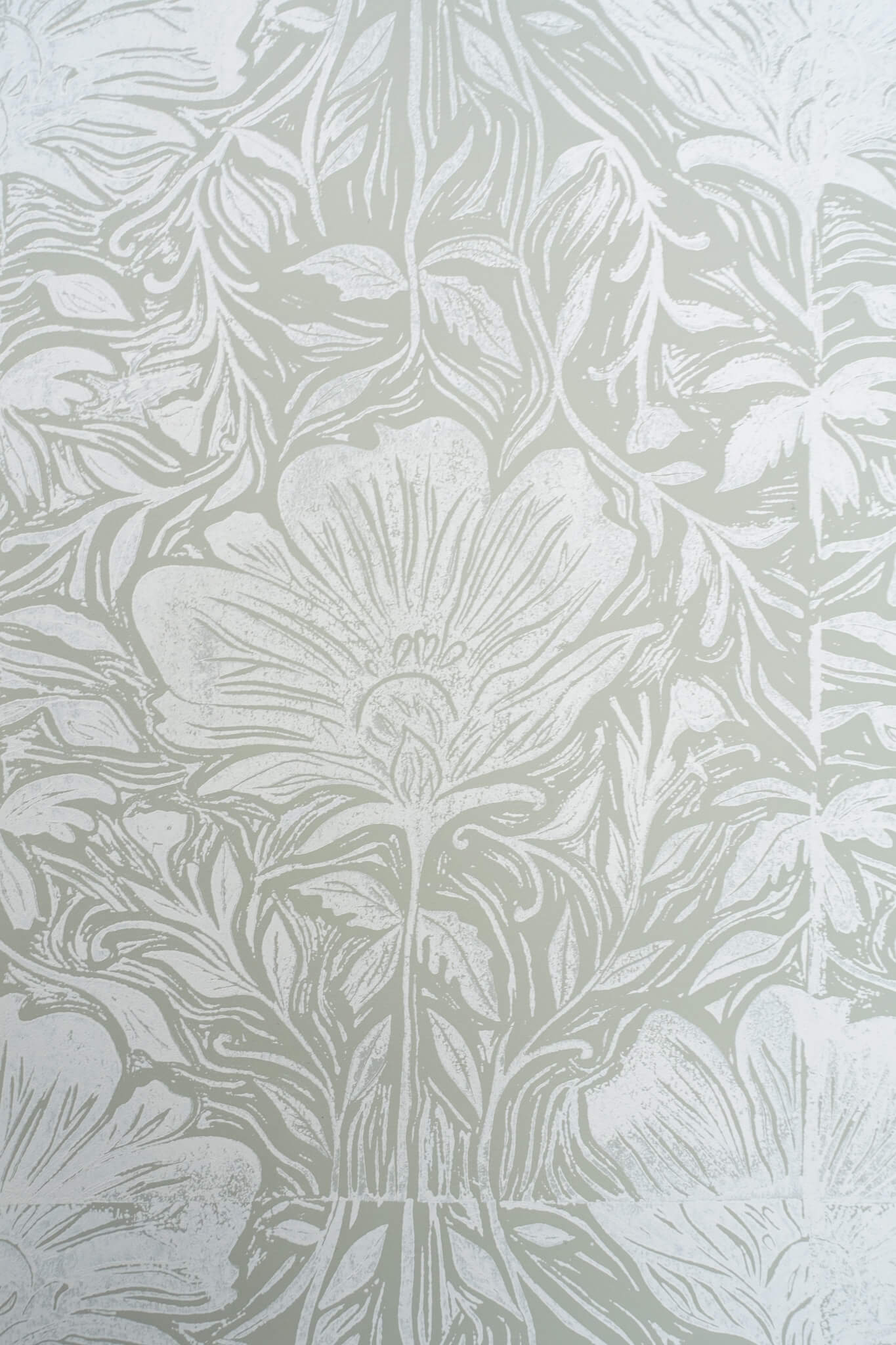 Floral wallpaper pattern in French grey